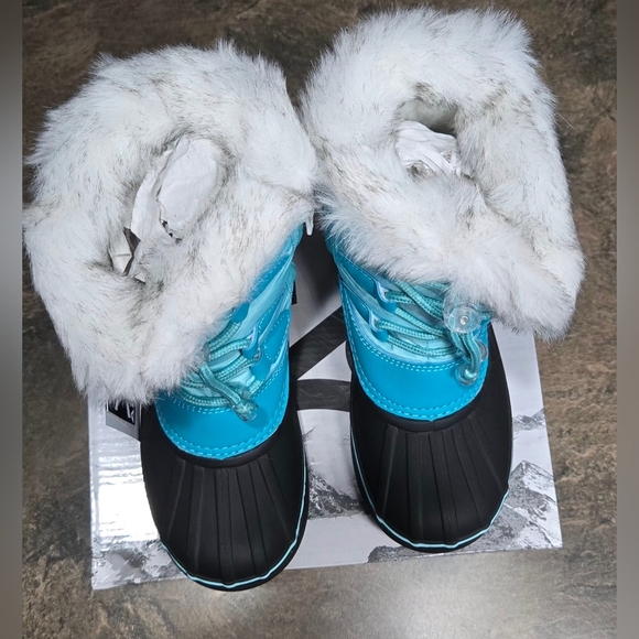 Arctix Kids Boots in Aqua and Black #1107 - Picture 7 of 11